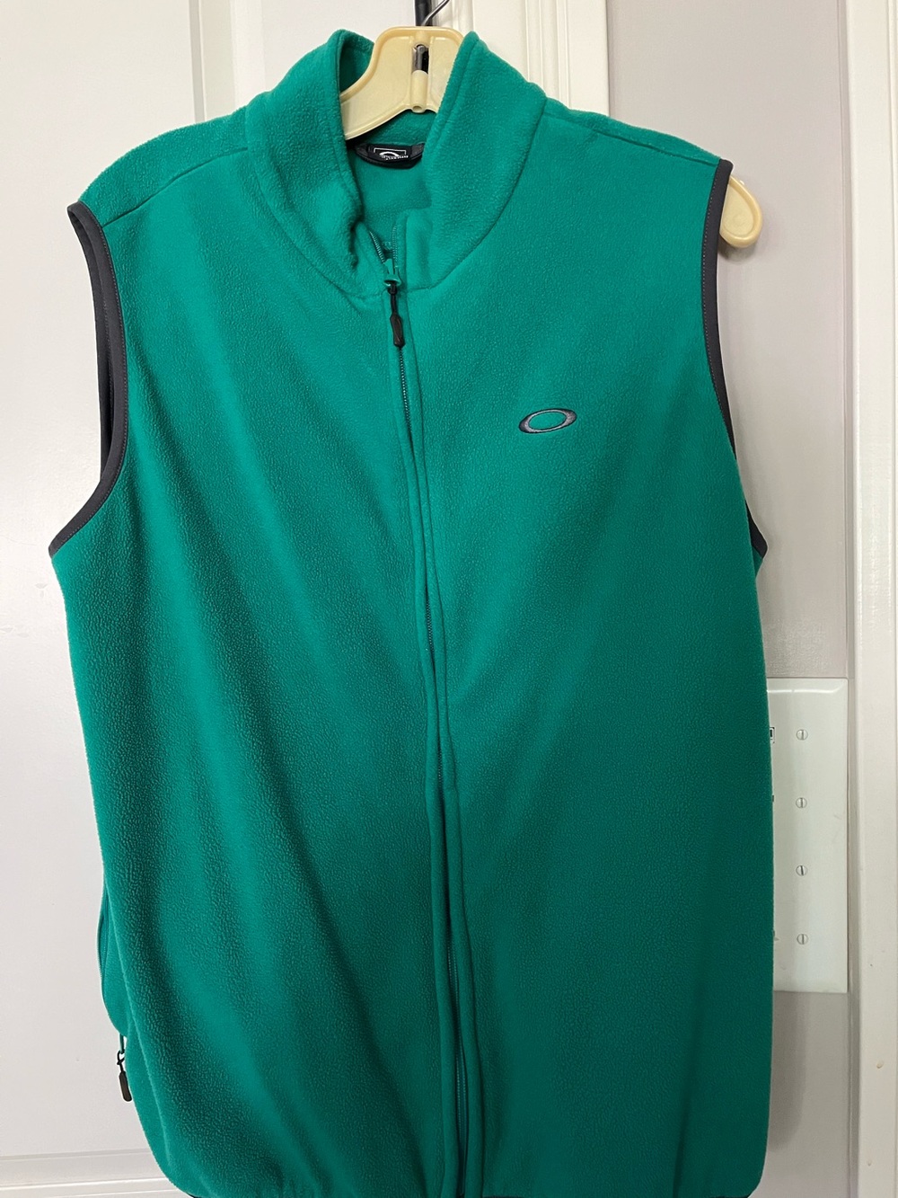 Oakley Men’s No Sleeves Fleece Vest 2 Side Zipper Pockets Size M